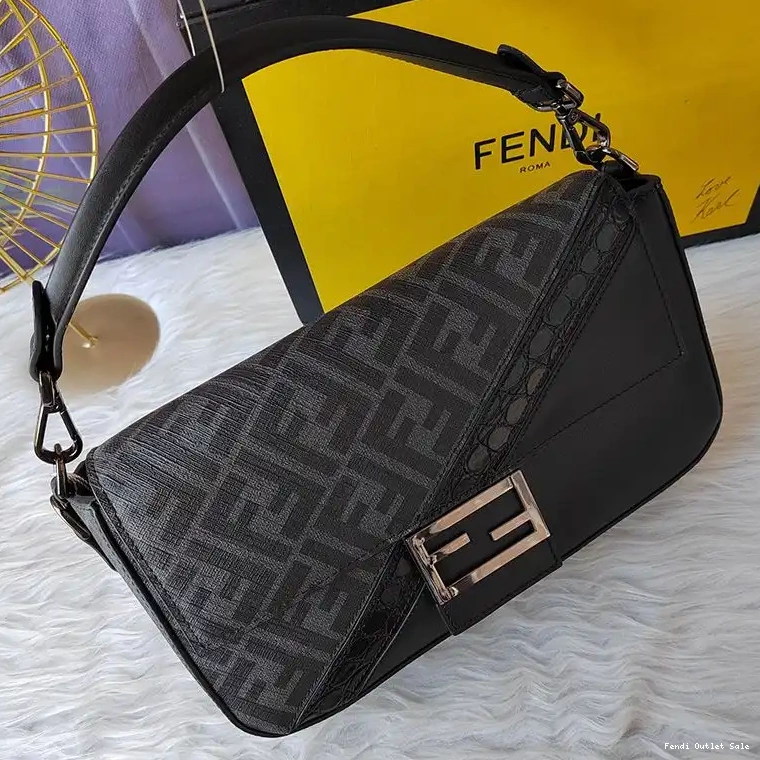 Cheap Fabric Black Bag Baguette In Medium FF Motif Fendi 0622